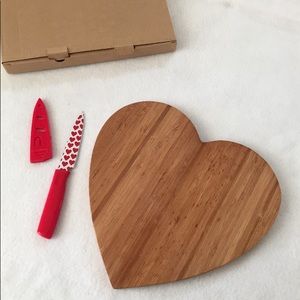 Heart cutting board with knife